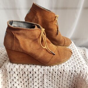 TOMS Camel Brown Suede Wedge Ankle Boots